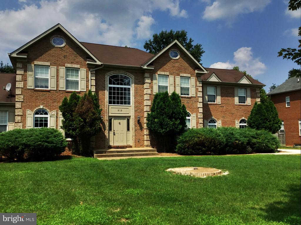 909 Raad Court Waldorf Home Listings - DeHanas Real Estate Services Maryland Real Estate, Property Management, New Construction, Bank-Owned Homes, Short Sales, Foreclosures